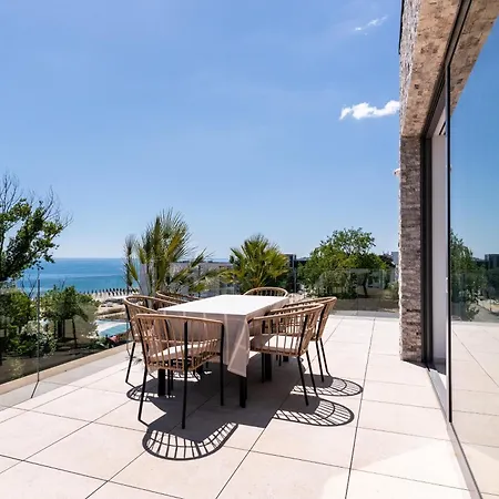 Penthouse Deosebit Frontal La Mare, Pe Faleza Din - Situat La Etajul 4 In Locatia Amaris 4*