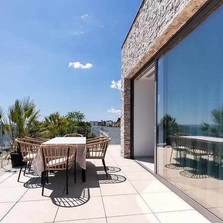 Penthouse Deosebit Frontal La Mare, Pe Faleza Din - Situat La Etajul 4 In Locatia Amaris Apartamento 4*