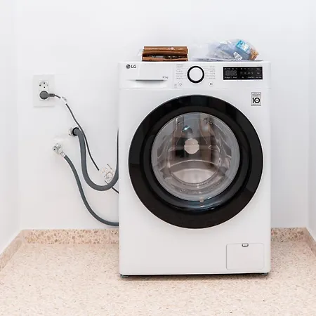 Penthouse Deosebit Frontal La Mare, Pe Faleza Din - Situat La Etajul 4 In Locatia Amaris Eforie Nord