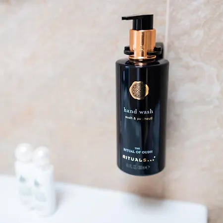 Penthouse Deosebit Frontal La Mare, Pe Faleza Din - Situat La Etajul 4 In Locatia Amaris Apartamento