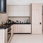 Penthouse Deosebit Frontal La Mare, Pe Faleza Din - Situat La Etajul 4 In Locatia Amaris