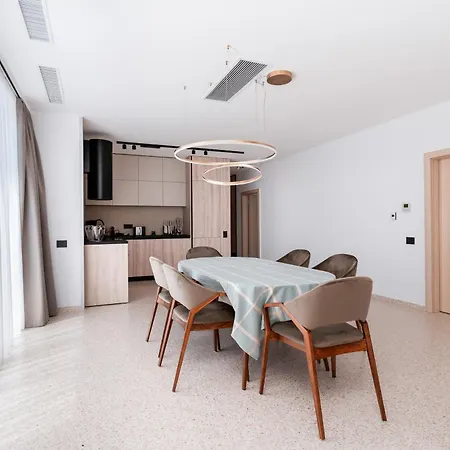 Penthouse Deosebit Frontal La Mare, Pe Faleza Din - Situat La Etajul 4 In Locatia Amaris 4*