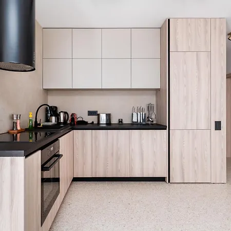 Penthouse Deosebit Frontal La Mare, Pe Faleza Din - Situat La Etajul 4 In Locatia Amaris