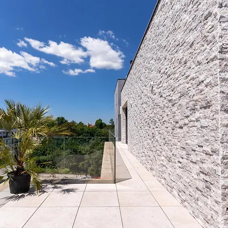 Apartment Penthouse Deosebit Frontal La Mare, Pe Faleza Din - Situat La Etajul 4 In Locatia Amaris 4*