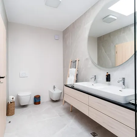 Penthouse Deosebit Frontal La Mare, Pe Faleza Din - Situat La Etajul 4 In Locatia Amaris Apartmán